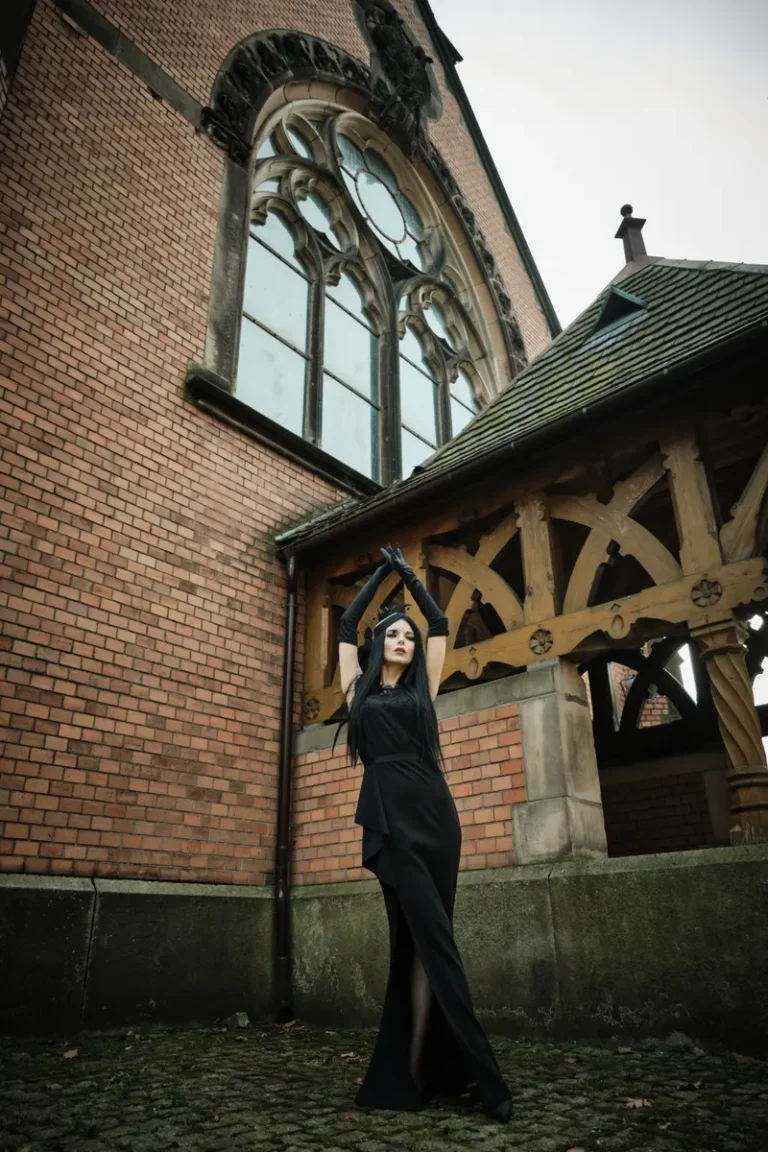 Black Widow by Roland Matussek — JOLIE Magazine editorial