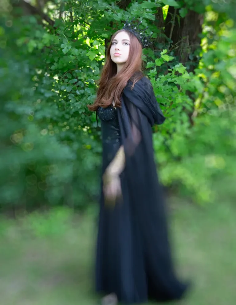 I Put a Spell On You by Tracy Whiteside — JOLIE Magazine editorial