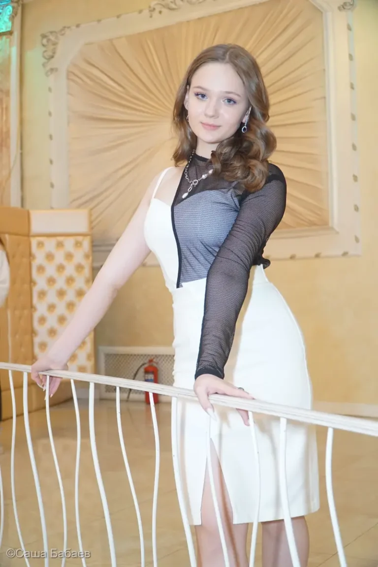 a girl from an elite society by Саша Бабаев — JOLIE Magazine editorial