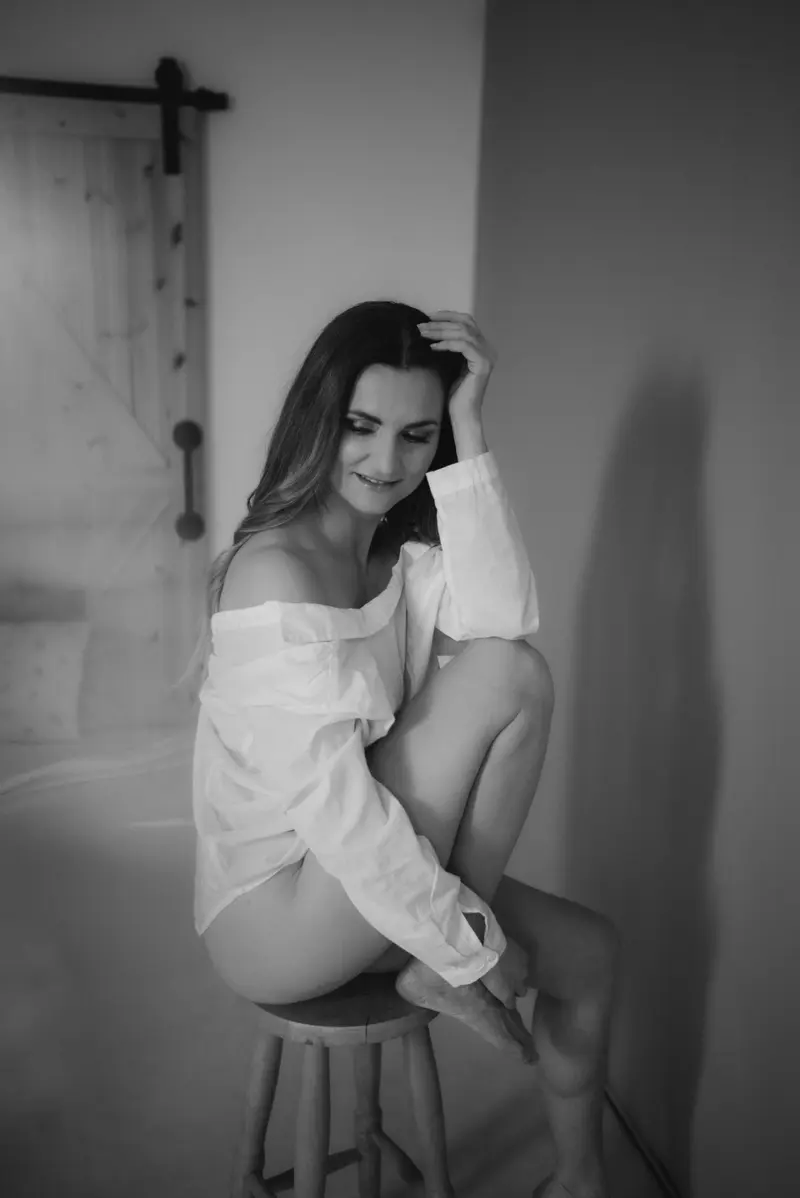 The portrait in a white shirt by Wioletta Grydziuszko — JOLIE Magazine editorial