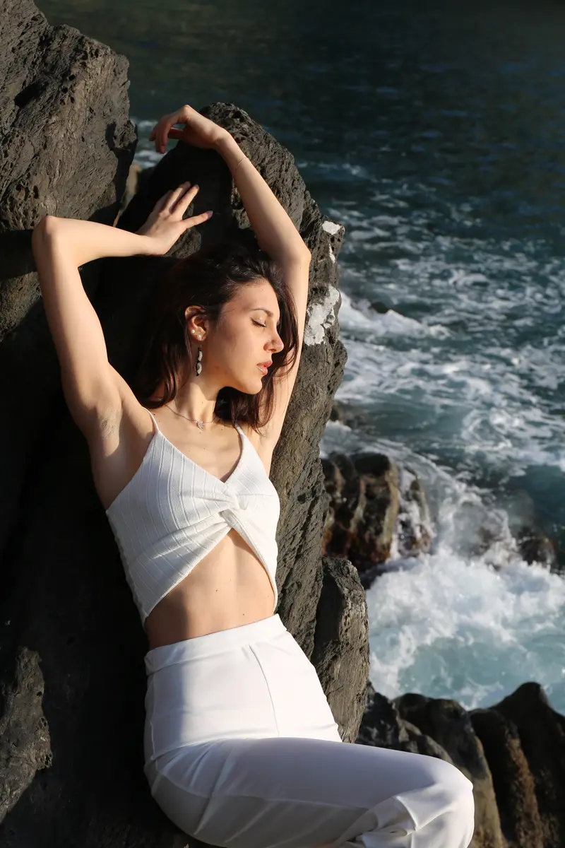 Timeless elegance on the Riviera by Alice Mannaioni — JOLIE Magazine editorial